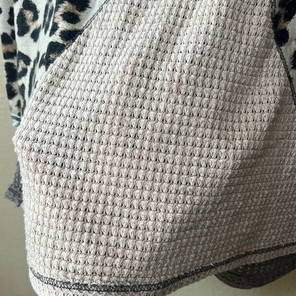 BiBi Gray and Cream Cheetah Print Long Sleeve Size XL - Picture 5 of 6